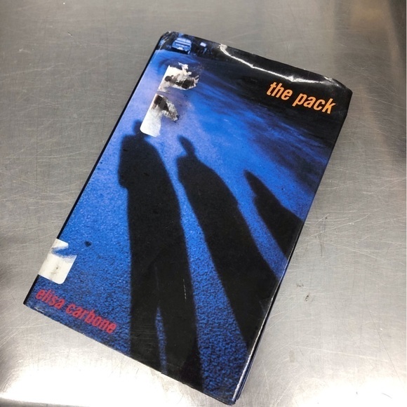 The Pack by: Elisa Carbone, hardback book - Picture 1 of 6